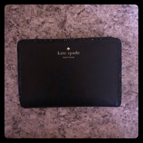 Kate Spade wallet - Picture 1 of 3